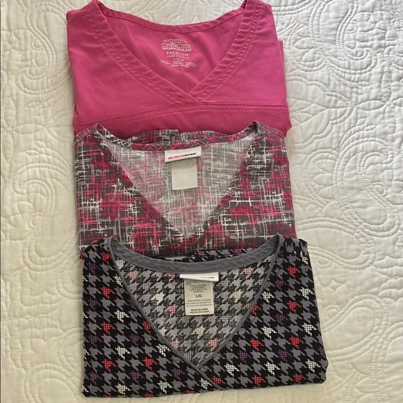 Women's Set of 3 Scrub
Tops Size Large - Picture 5 of 5